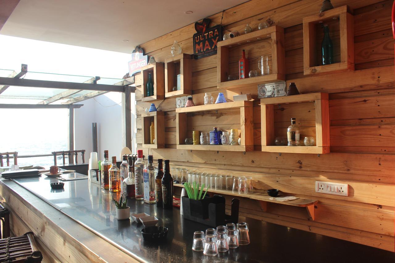 Uv Bar And Guest house *