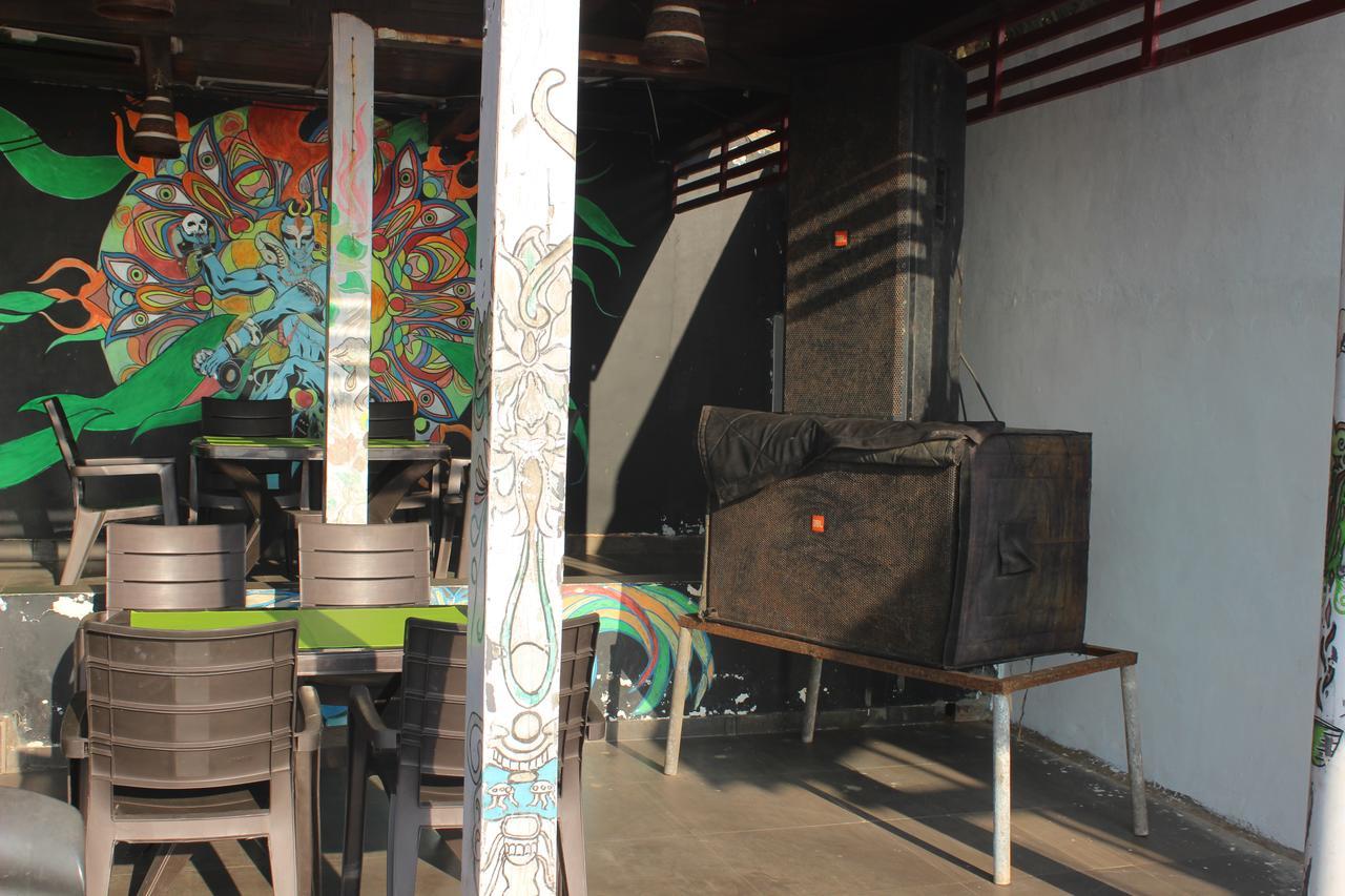 Uv Bar And Guest house